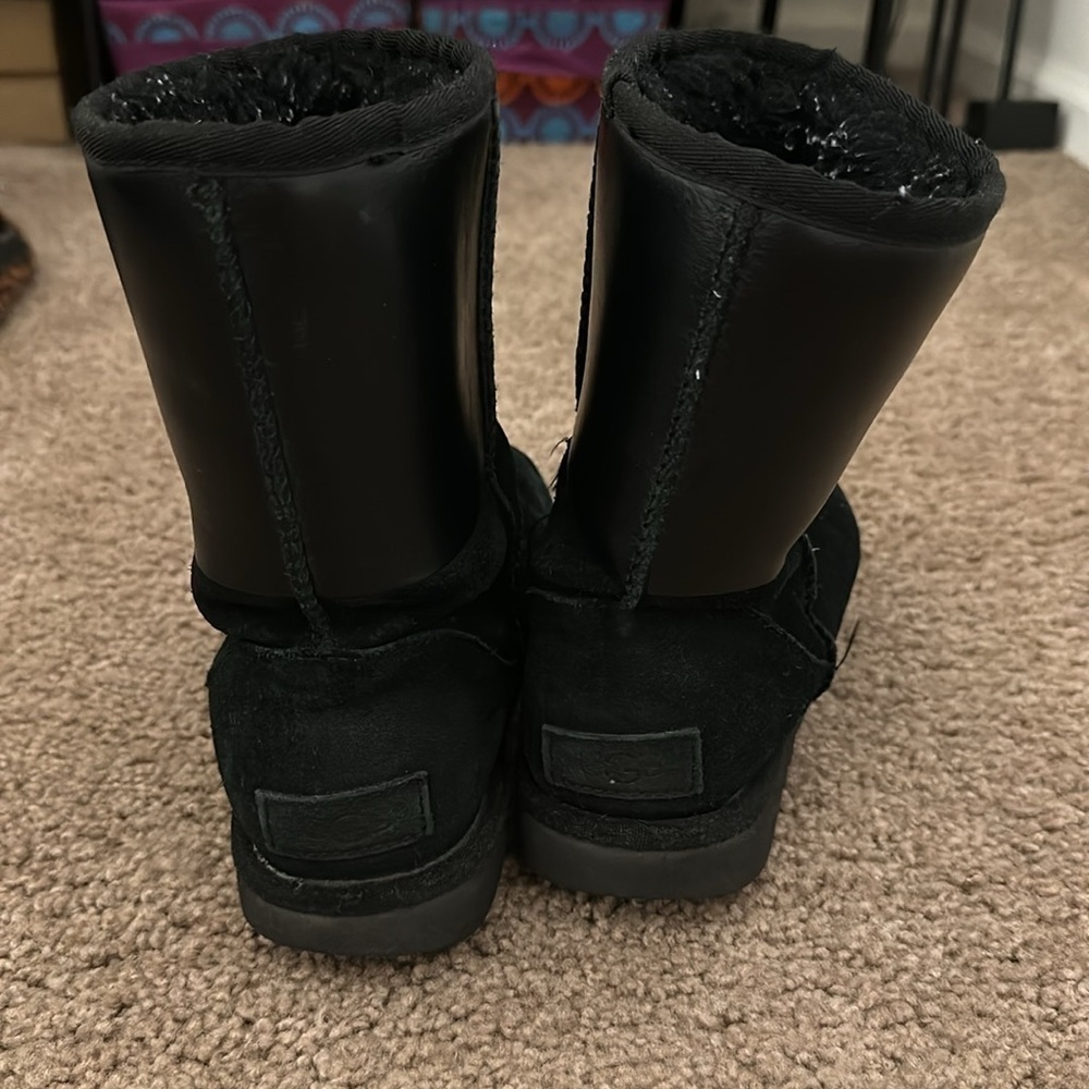 UGG Black classic Leather suede shearing boots Size 5 - Picture 7 of 9